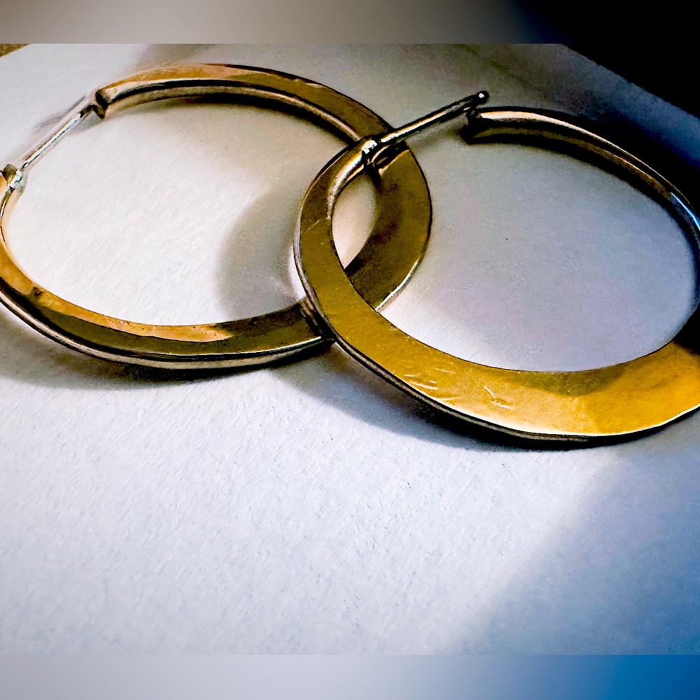 D73 Judith's Classic Forged Hoop earrings gold 14k vintage - 1 inch - new
